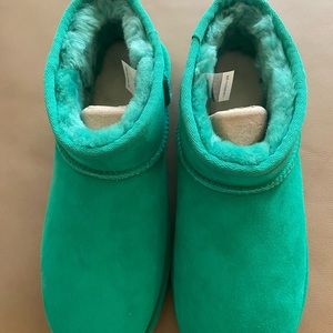 UGGS! Women’s classic ultra mini boot